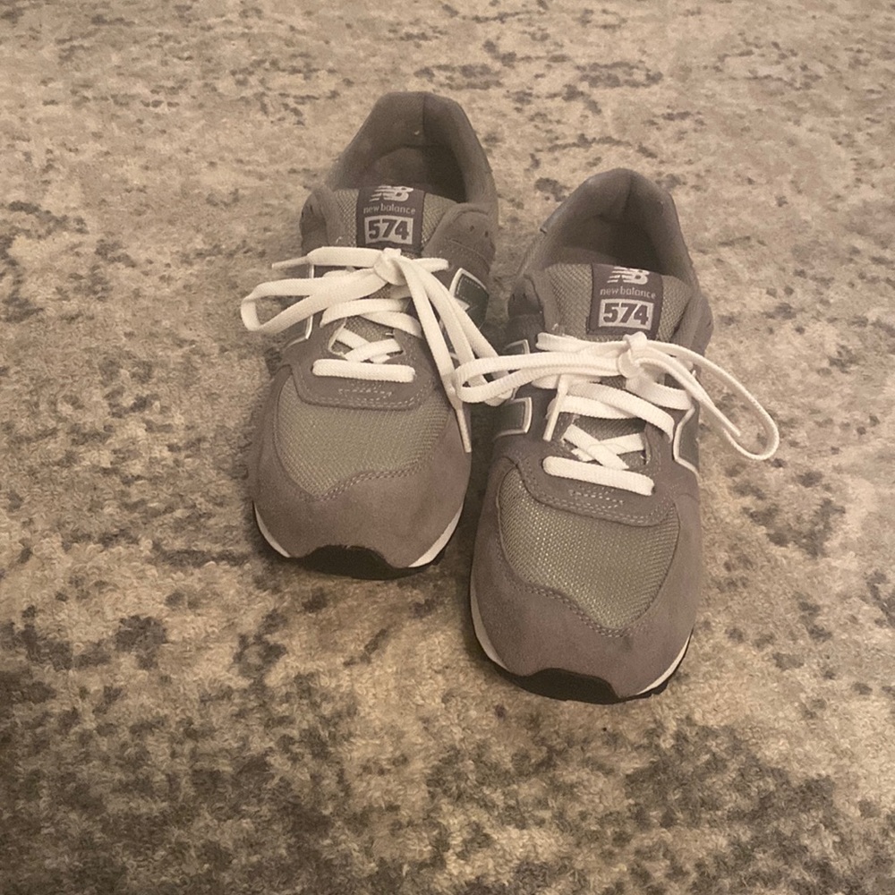 Gray Size 6.5 Youth Wide New Balance 574 Tennis Shoes